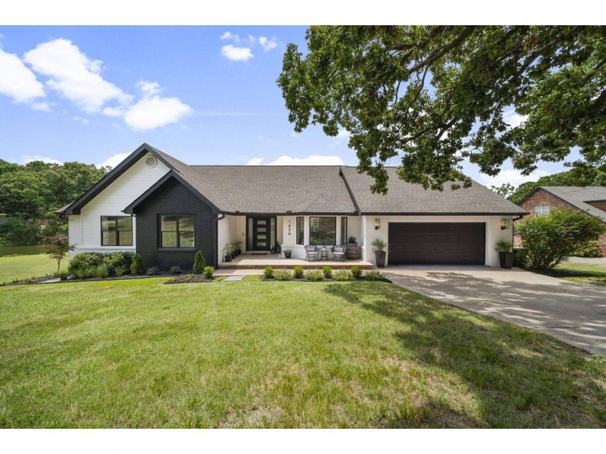 Picture of Home For Sale in Grove, Oklahoma, United States