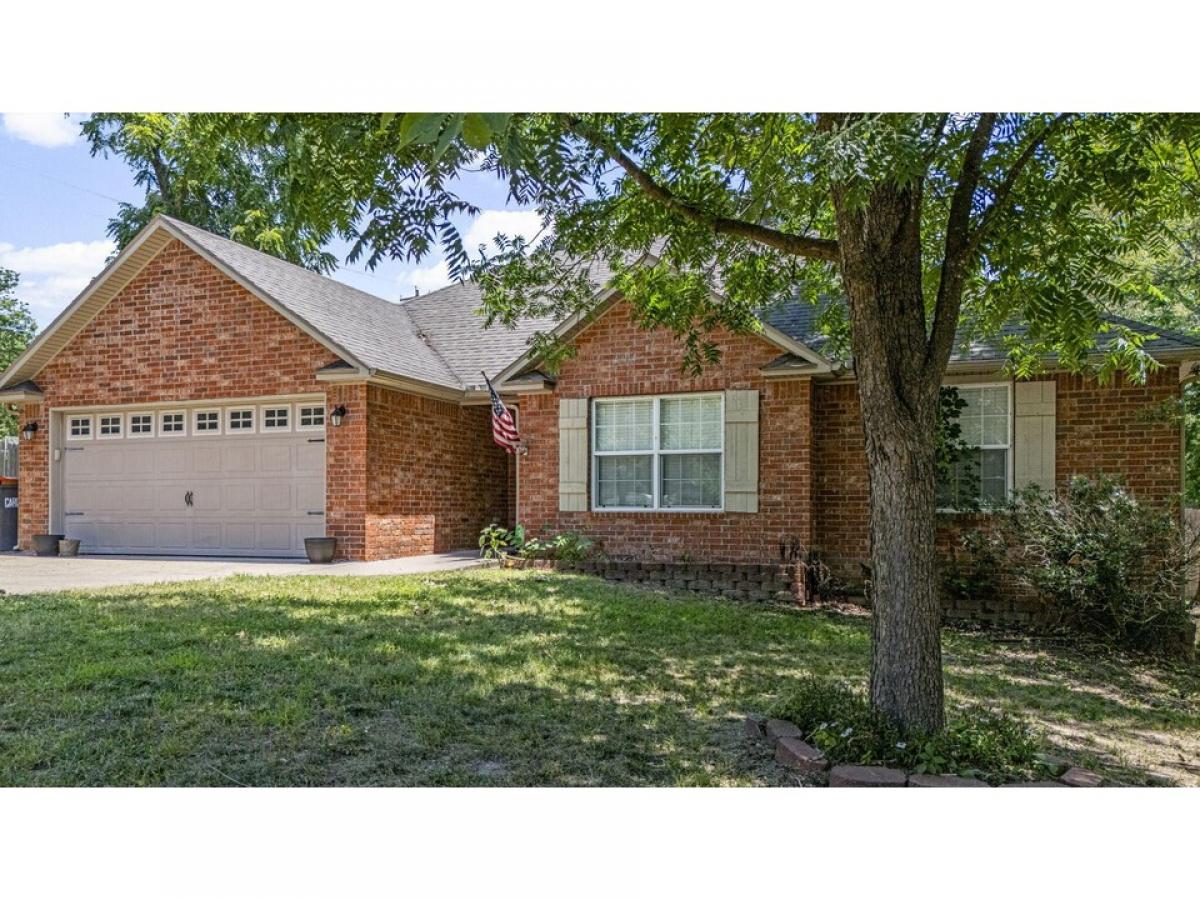 Picture of Home For Sale in Grove, Oklahoma, United States