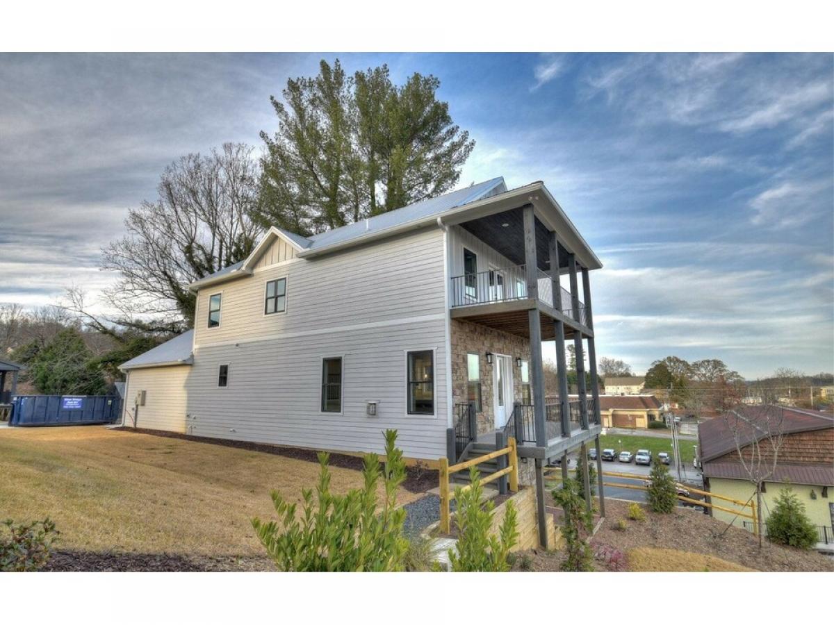 Picture of Home For Sale in Blue Ridge, Georgia, United States