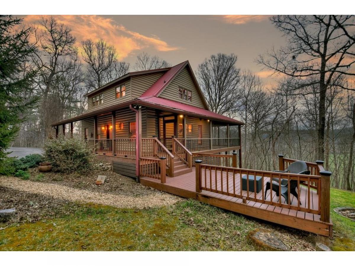 Picture of Home For Sale in Mineral Bluff, Georgia, United States