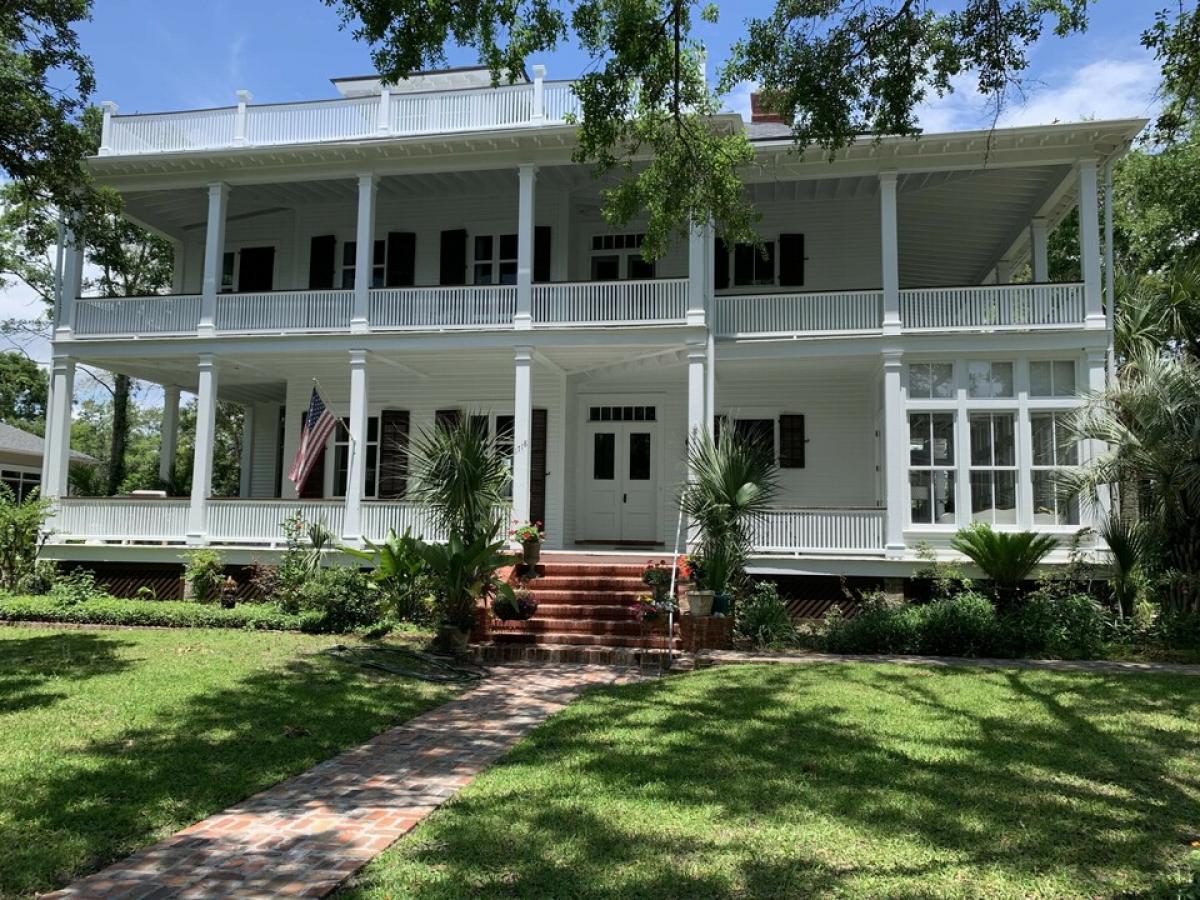 Picture of Home For Sale in Sullivans Island, South Carolina, United States