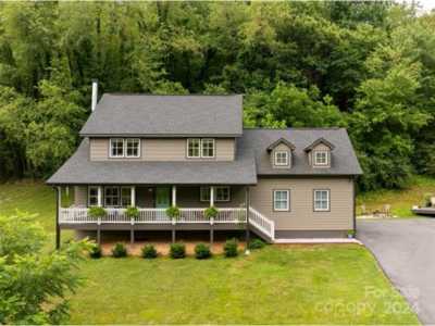 Home For Sale in Waynesville, North Carolina