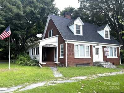 Home For Sale in Hiddenite, North Carolina