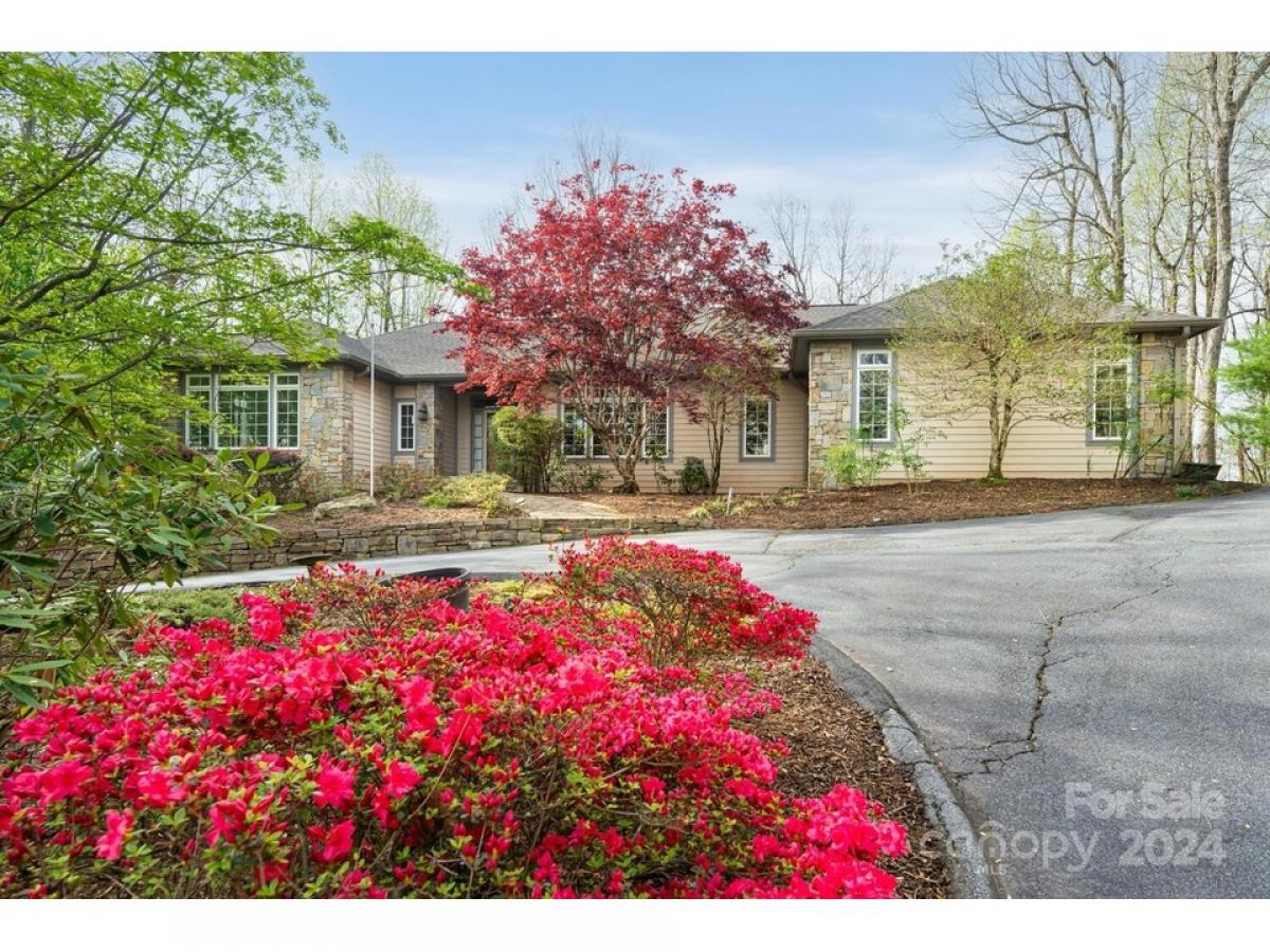 Picture of Home For Sale in Flat Rock, North Carolina, United States