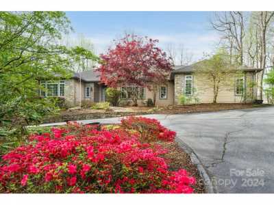 Home For Sale in Flat Rock, North Carolina