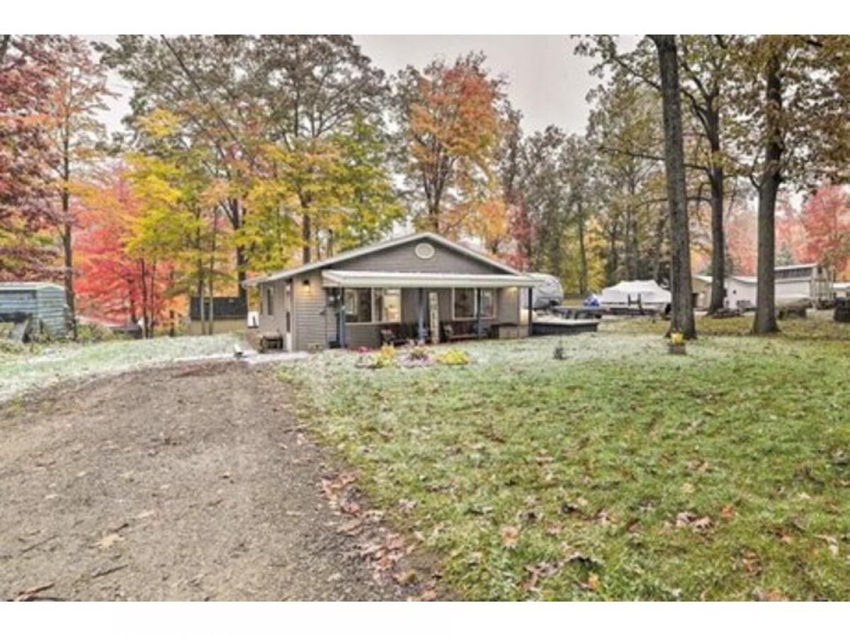 Picture of Home For Sale in Harrison, Michigan, United States