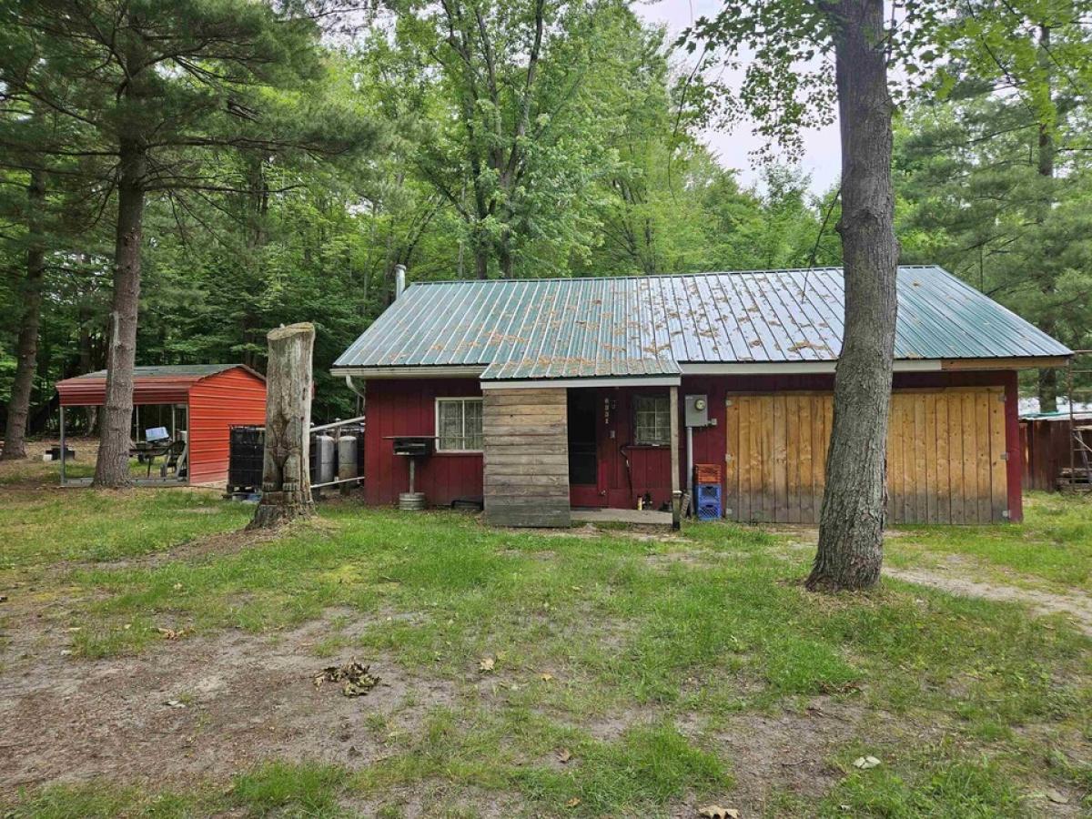 Picture of Home For Sale in Harrison, Michigan, United States