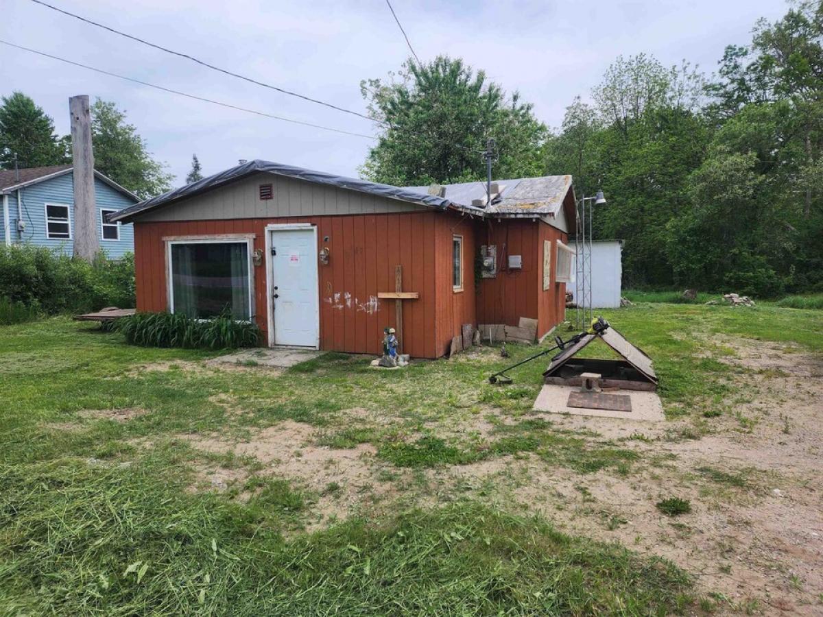 Picture of Home For Sale in Harrison, Michigan, United States