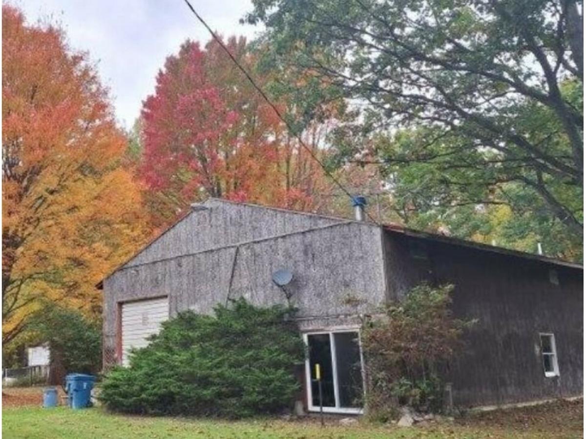 Picture of Home For Sale in Rhodes, Michigan, United States