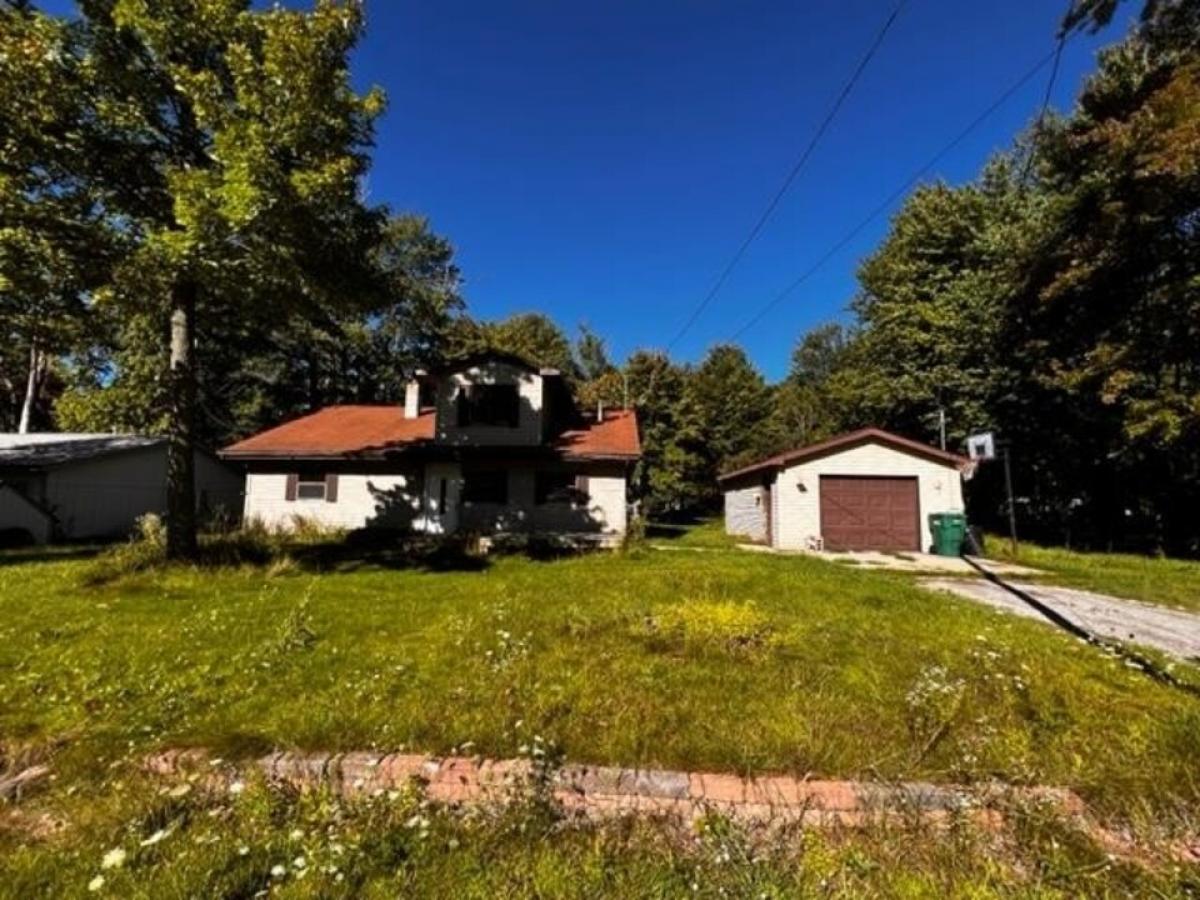 Picture of Home For Sale in Harrison, Michigan, United States