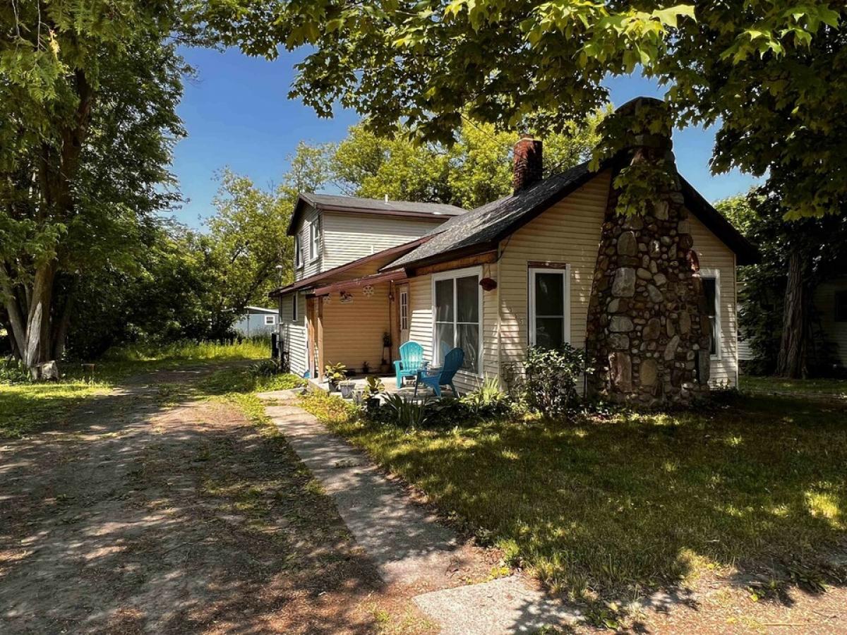 Picture of Home For Sale in Harrison, Michigan, United States