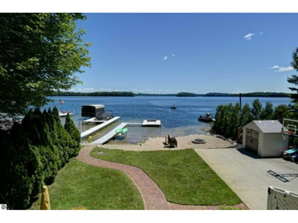 Picture of Home For Sale in Traverse City, Michigan, United States