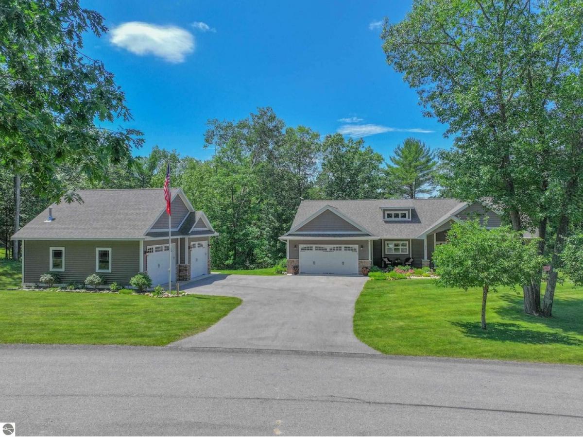 Picture of Home For Sale in Traverse City, Michigan, United States