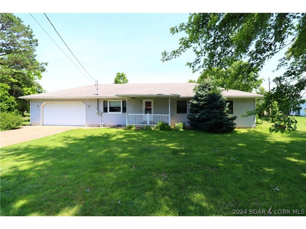 Picture of Home For Sale in Versailles, Missouri, United States