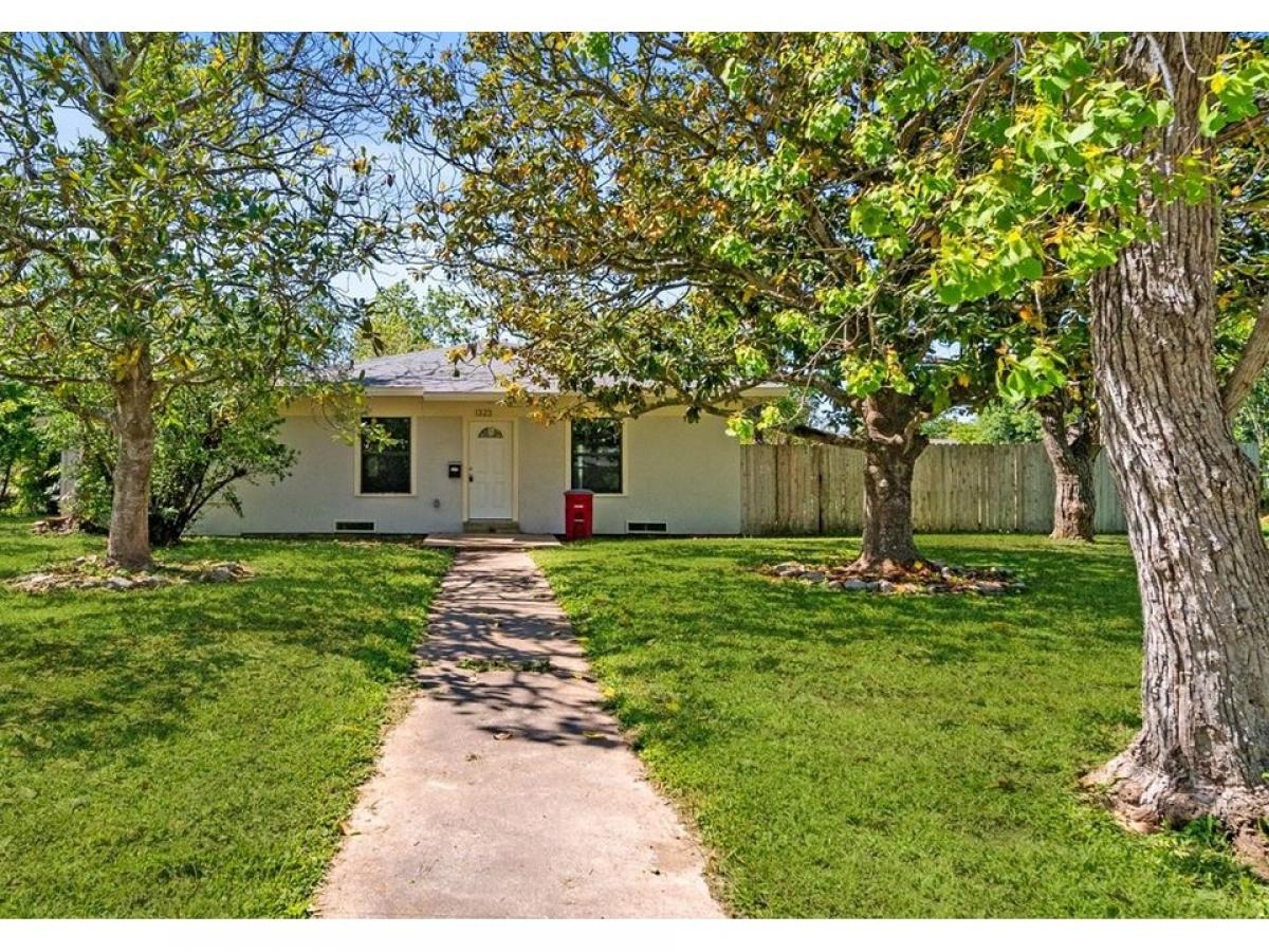 Picture of Home For Sale in Freeport, Texas, United States