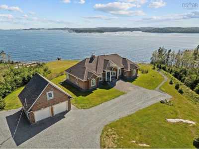 Home For Sale in Blind Bay, Canada