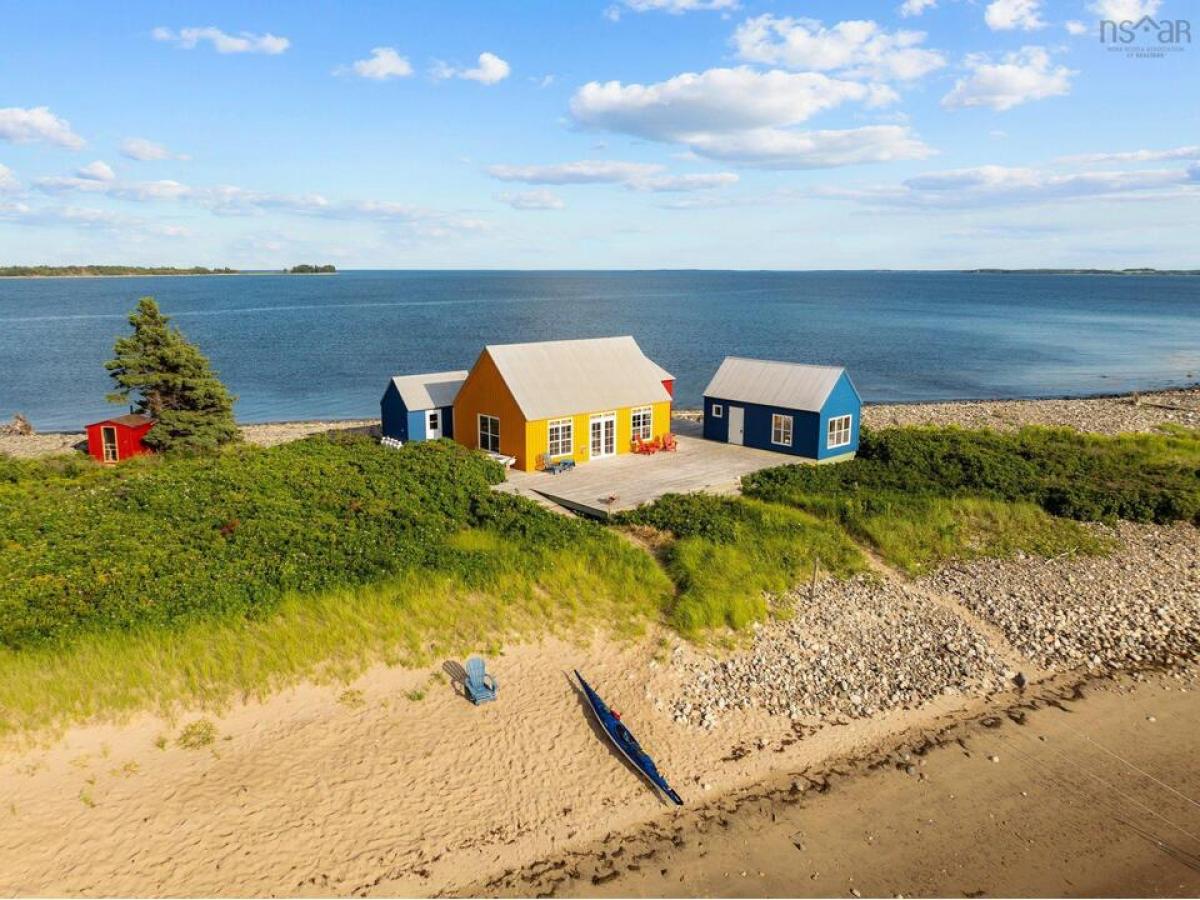 Picture of Home For Sale in Mahone Bay, Nova Scotia, Canada