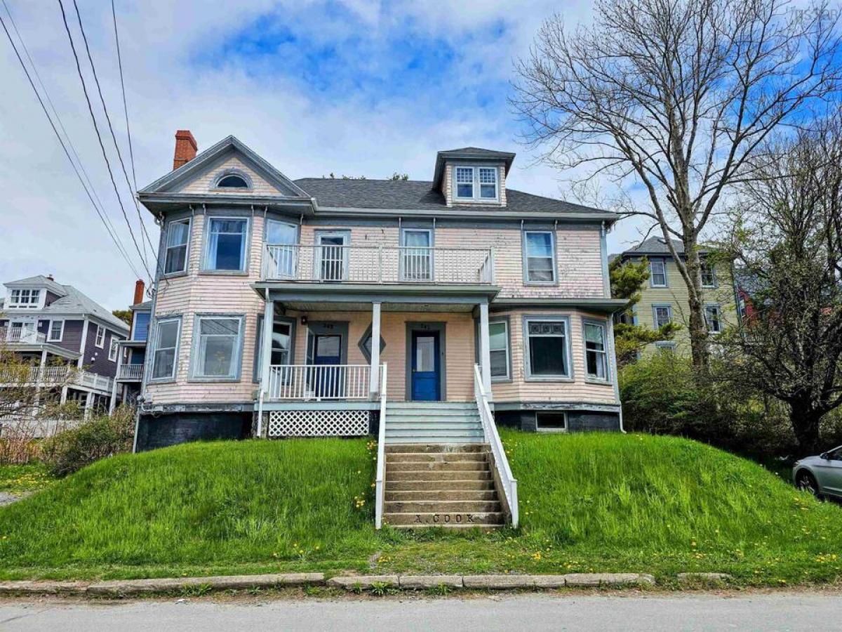 Picture of Home For Sale in Lunenburg, Nova Scotia, Canada