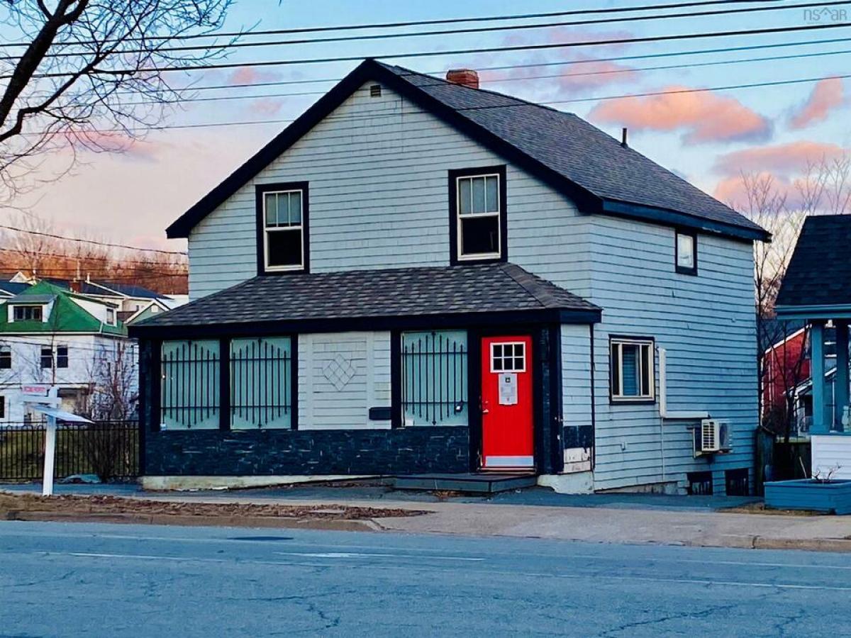 Picture of Home For Sale in Dartmouth, Nova Scotia, Canada