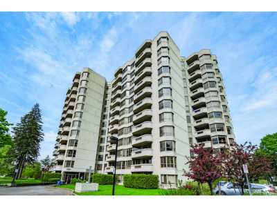 Condo For Sale in Burlington, Canada