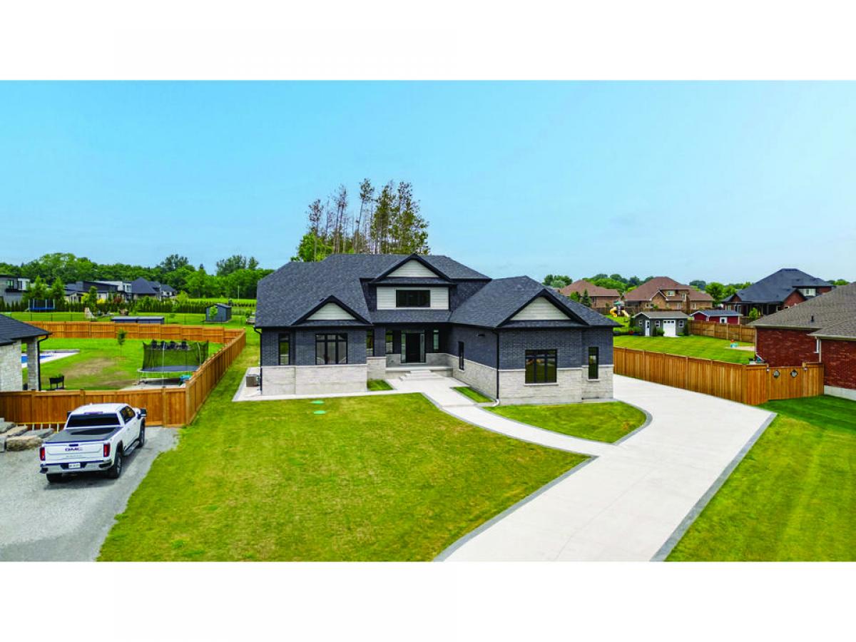 Picture of Home For Sale in Clarington, Ontario, Canada