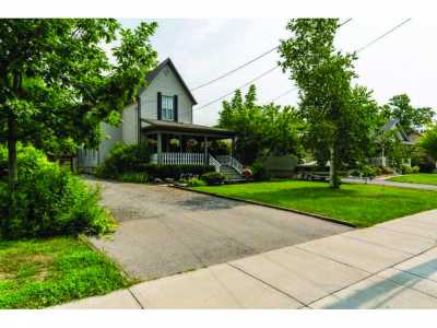 Home For Sale in Dunnville, Canada