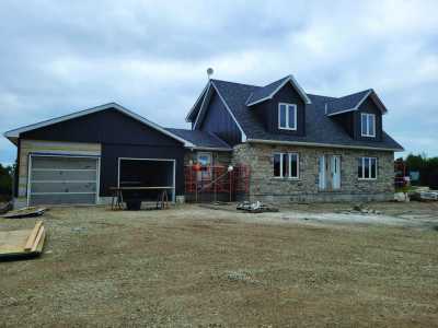 Home For Sale in Mount Forest, Canada