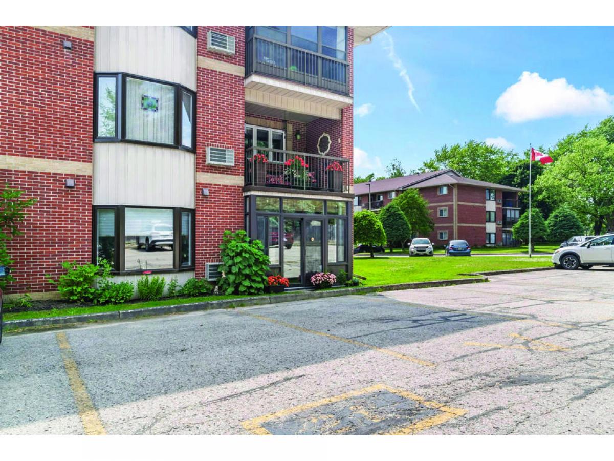 Picture of Condo For Sale in Mount Forest, Ontario, Canada