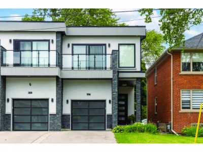 Home For Sale in Mississauga, Canada