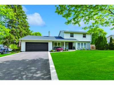 Home For Sale in Grimsby, Canada