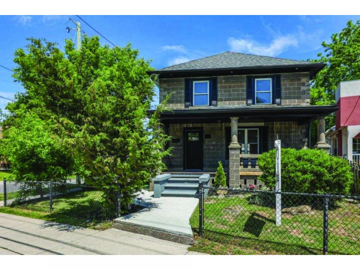 Picture of Home For Sale in Saint Catharines, Ontario, Canada