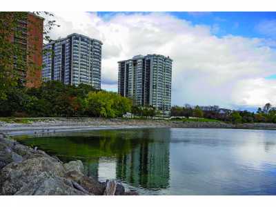 Condo For Sale in Oakville, Canada