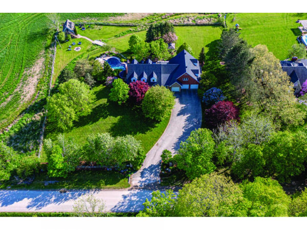 Picture of Home For Sale in Ancaster, Ontario, Canada