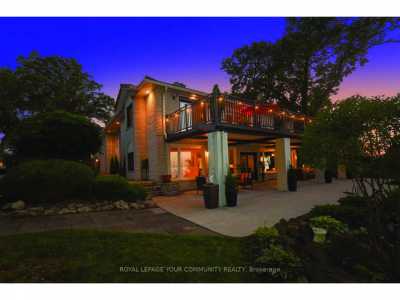 Home For Sale in Stoney Creek, Canada