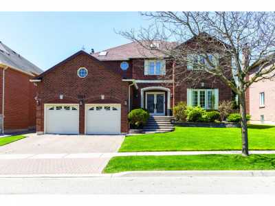 Home For Sale in Mississauga, Canada