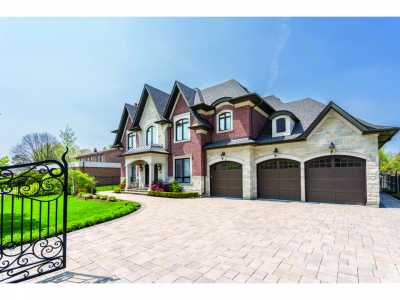 Home For Sale in Mississauga, Canada