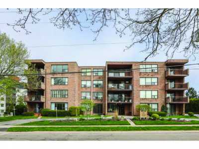 Condo For Sale in Grimsby, Canada