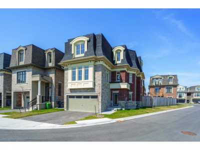 Home For Sale in Mississauga, Canada