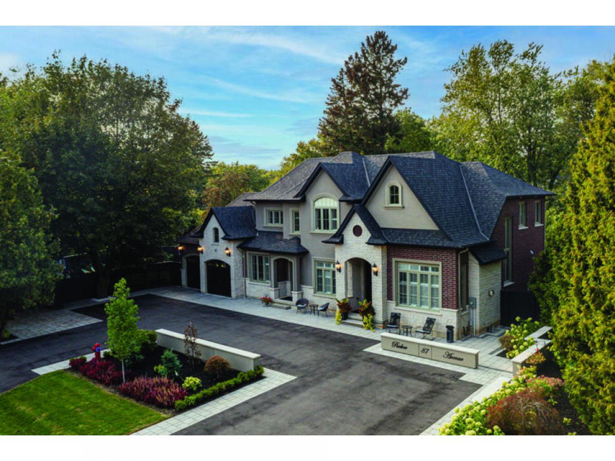 Picture of Home For Sale in Ancaster, Ontario, Canada