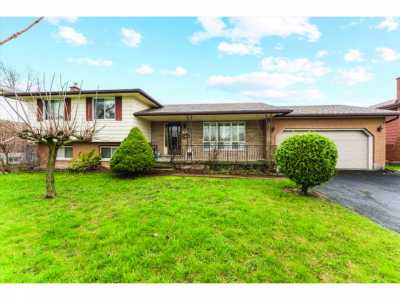 Home For Sale in Thorold, Canada