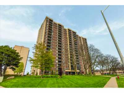 Condo For Sale in Stoney Creek, Canada