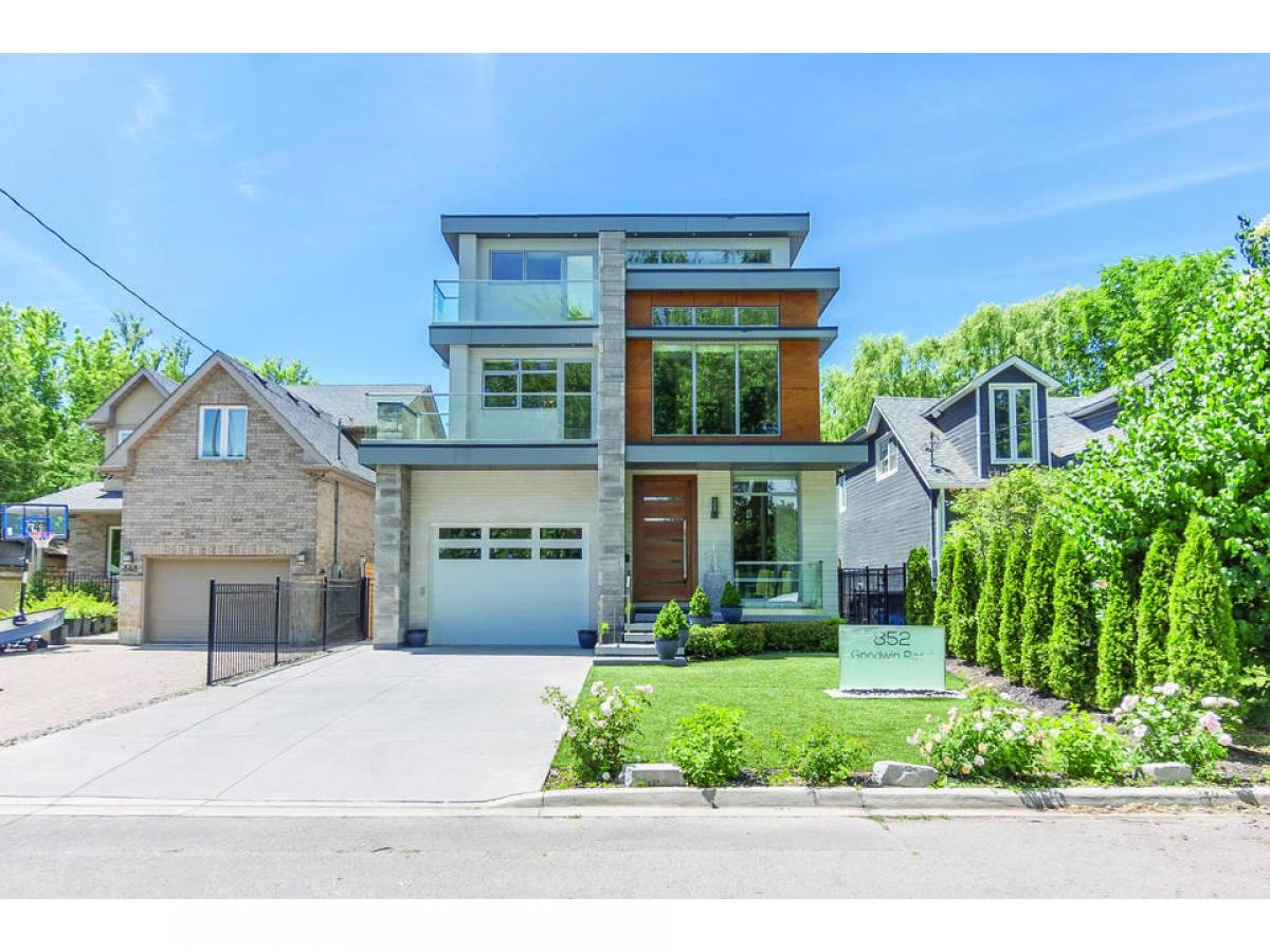 Picture of Home For Sale in Mississauga, Ontario, Canada