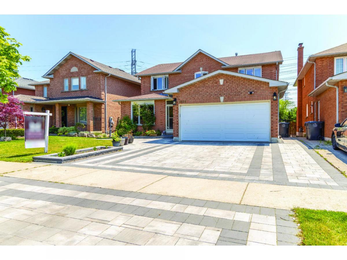 Picture of Home For Sale in Mississauga, Ontario, Canada