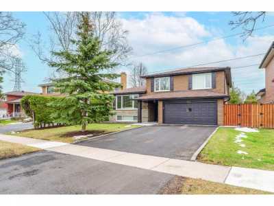 Home For Sale in Mississauga, Canada