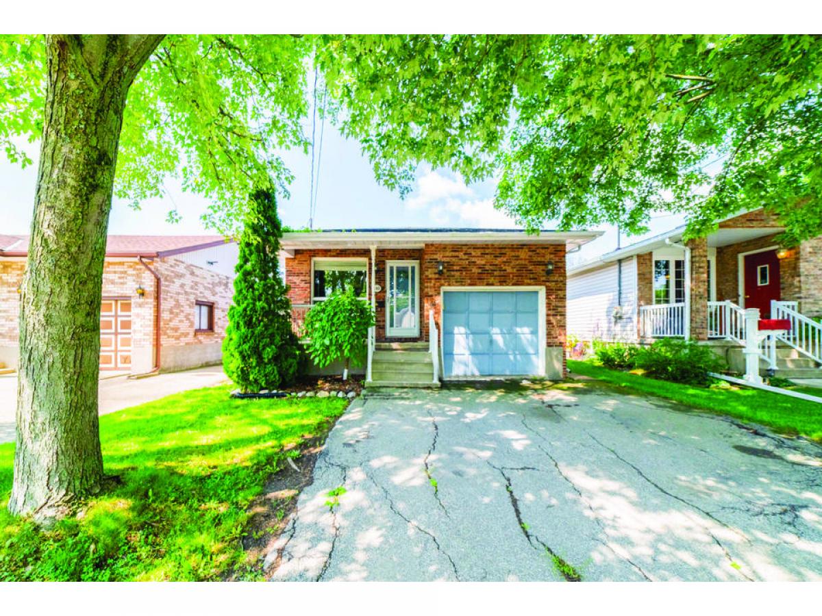 Picture of Home For Sale in Welland, Ontario, Canada