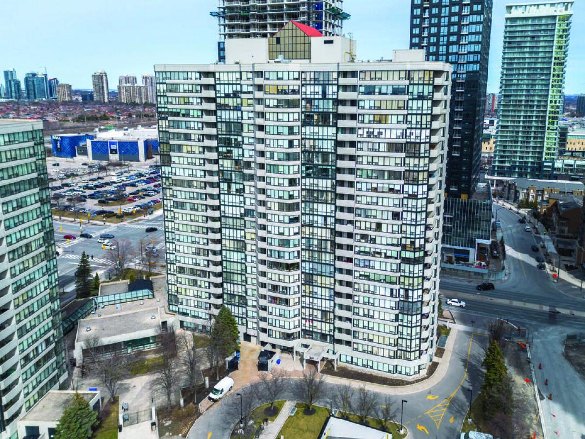 Picture of Condo For Sale in Mississauga, Ontario, Canada