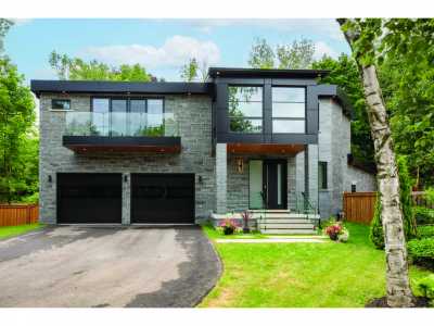 Home For Sale in Mississauga, Canada