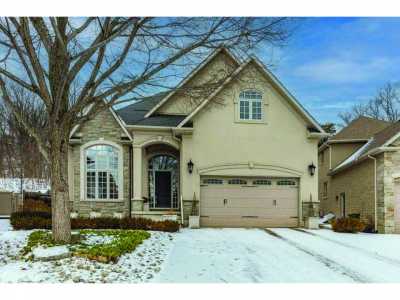 Home For Sale in Dundas, Canada