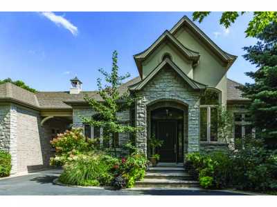 Home For Sale in Ancaster, Canada