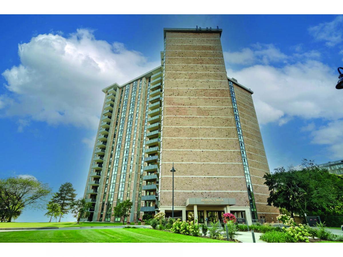 Picture of Condo For Sale in Burlington, Ontario, Canada